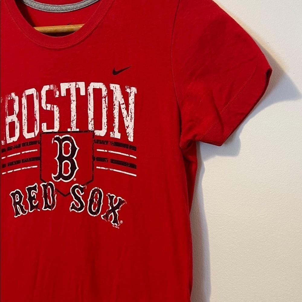 NIKE Boston Red Sox MLB Baseball Women’s Small Slim Fit Short Sleeve Graphic Tee - Picture 3 of 6
